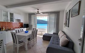 Seaside Apartment Kruce